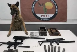 Copes apreende armas de grosso calibre e quase 2 kg de drogas em ônibus na BR-316, no Sertão de Alagoas