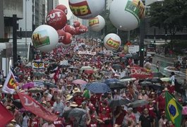 Termina de forma pacífica manifestação pela democracia em São Paulo