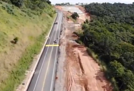 Erosão asfáltica causa interdição em trecho da BR 101, em São Miguel dos Campos