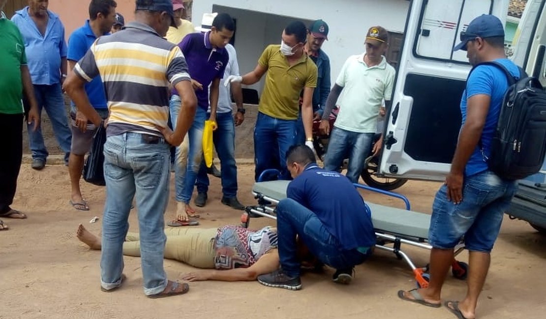 Colisão de moto em cachorro deixa mulher ferida em Feira Grande