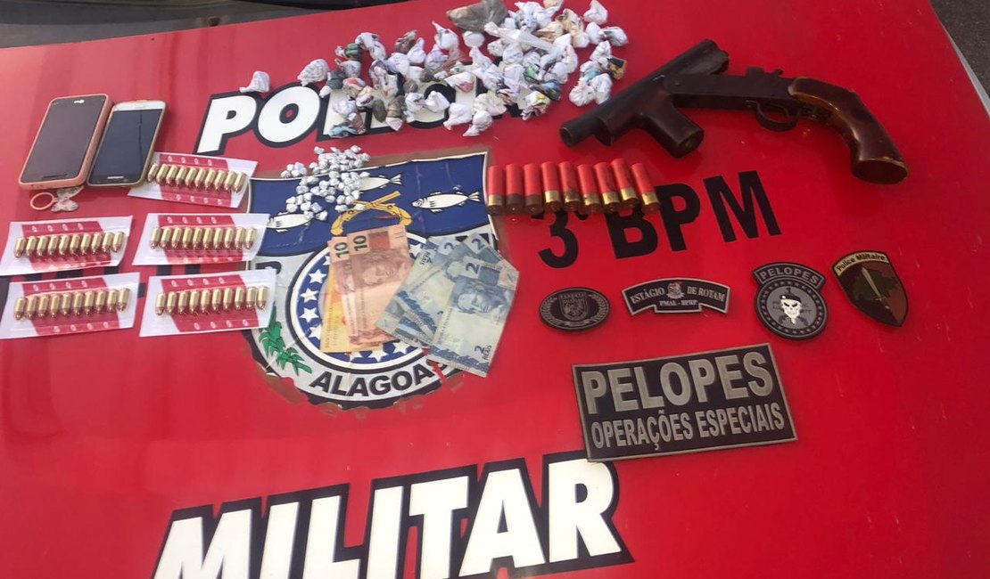 PMs abordam van e flagram passageiro com 50 munições no Agreste