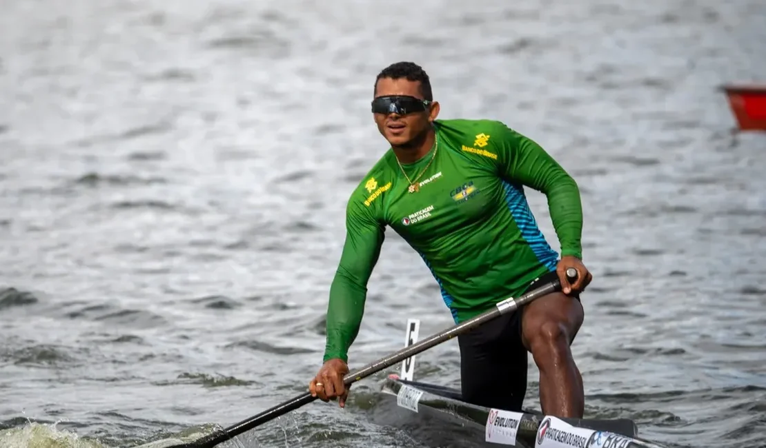 Isaquias Queiroz conquista ouro no Mundial de canoagem