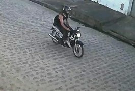 Vítimas denunciam motociclista que está assediando várias mulheres em Arapiraca