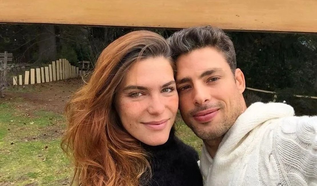 Ator Cauã Reymond é surpreendido com anúncio de separação feito pela ex, Mariana Goldfarb