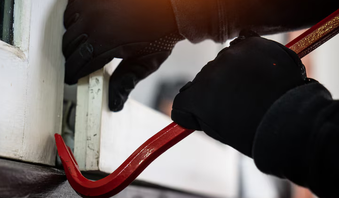 Motocicleta é furtada na garagem de residência no bairro Guaribas, em Arapiraca