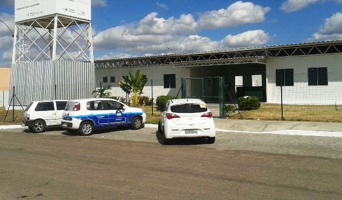 Dupla armada rende vigilante, invade UPA e faz arrastão em Delmiro Gouveia