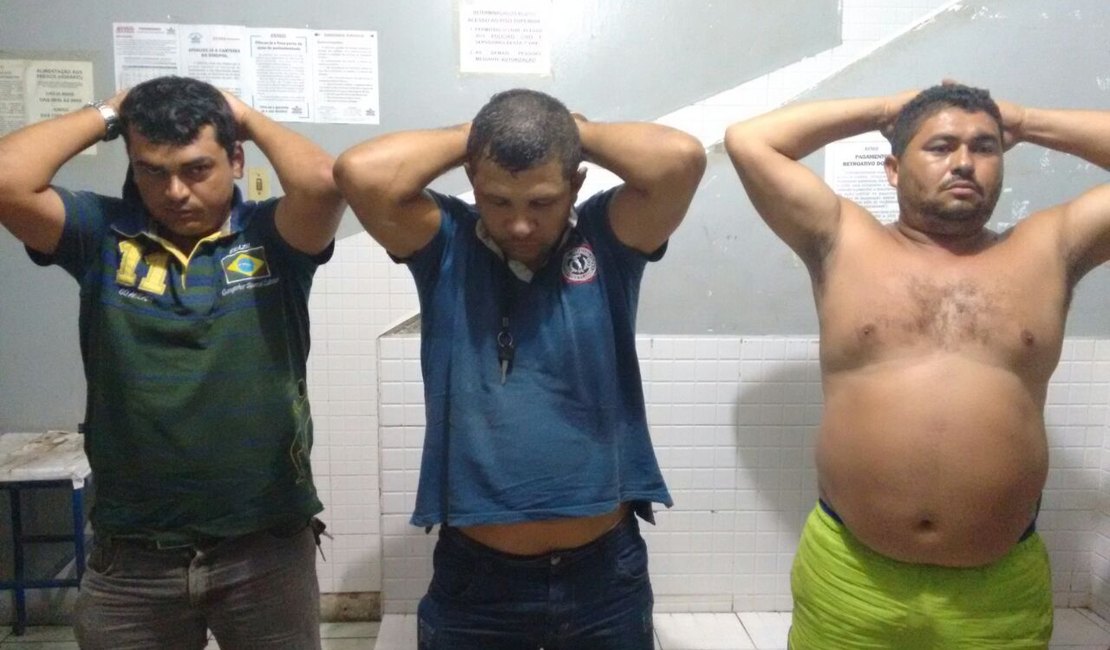 Homens são detidos por porte ilegal de arma de fogo, em São Sebastião