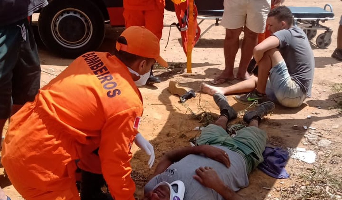 Vídeo. Colisão entre carro e moto deixa homem ferido em Arapiraca