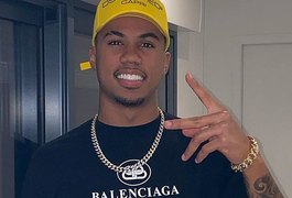 Jogador da seleção brasileira reage a assalto e dá socos em criminoso; assista