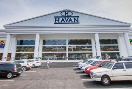 Criminosos invadem e furtam peças de roupa na Havan de Maceió