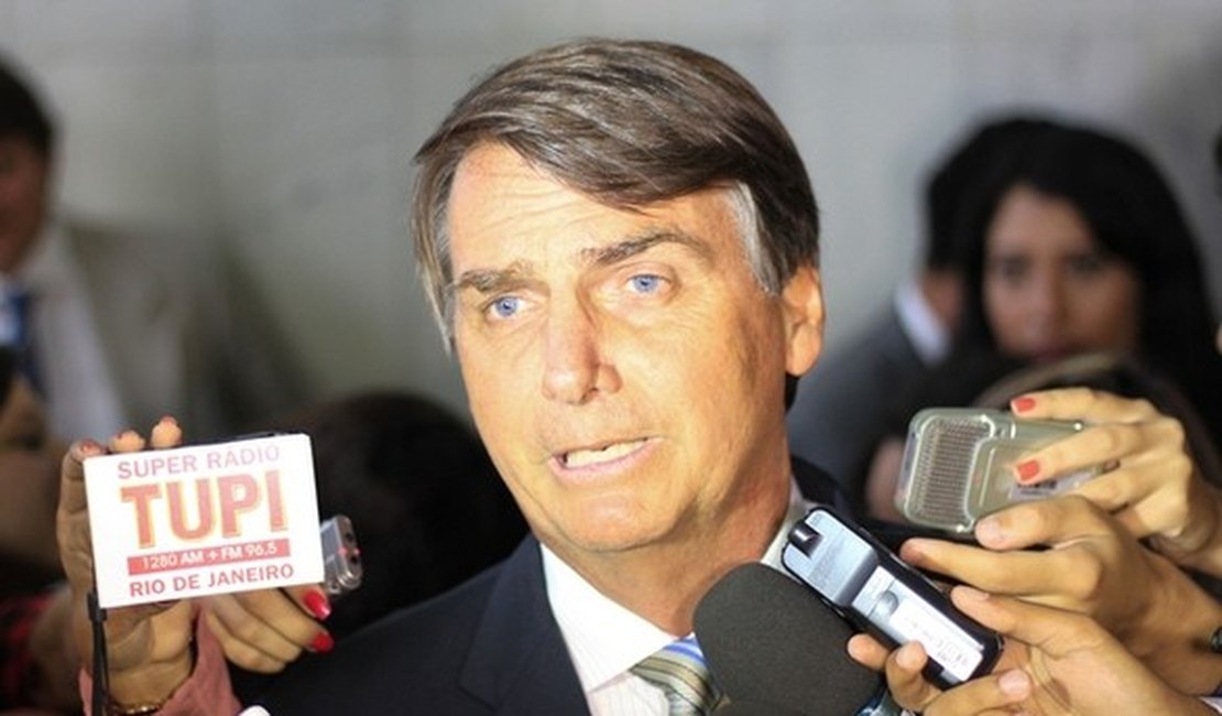 'Eu não estupro você porque não merece', diz Bolsonaro a deputada do PT