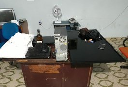 Suspeitos de roubar carros e aparelhos eletrônicos de motel são detidos