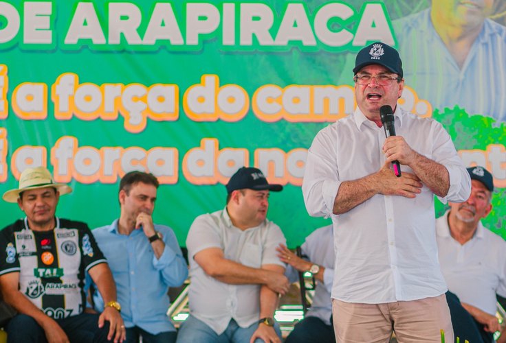 Prefeito Luciano Barbosa anuncia recursos para agricultura familiar de Arapiraca