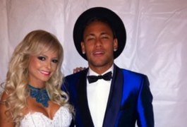 Ring girl ‘chegada’ de Neymar passa a virada com o craque: ‘Barbie e Ken’