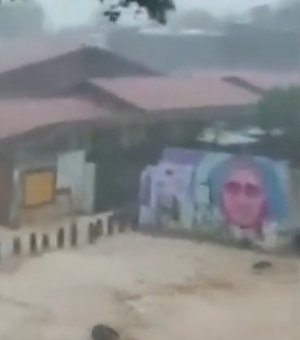 Chuvas fortes deixam bairros de Fortaleza e municípios do Ceará alagados