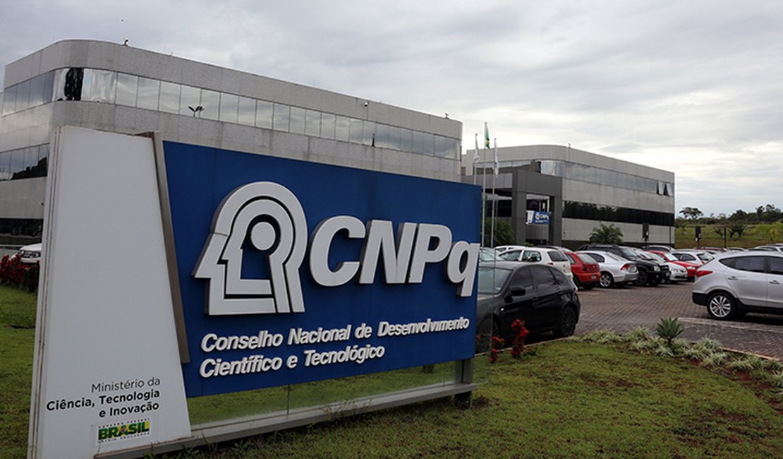 Após 8 meses, governo libera verba para bolsas de pesquisa do CNPq