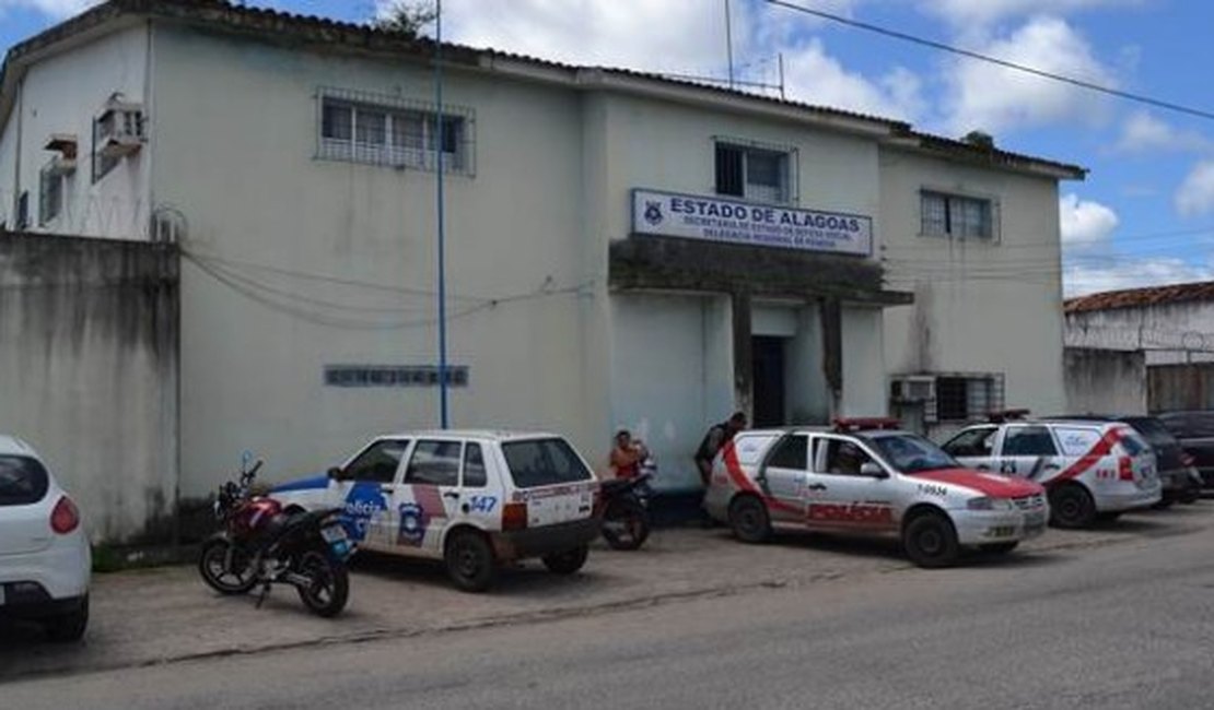 Homens invadem casa e agridem moradores, em Alagoas