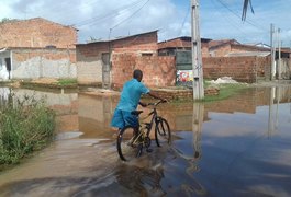 Ruas alagadas provocam preocupação na Massagueira, em Marechal Deodoro