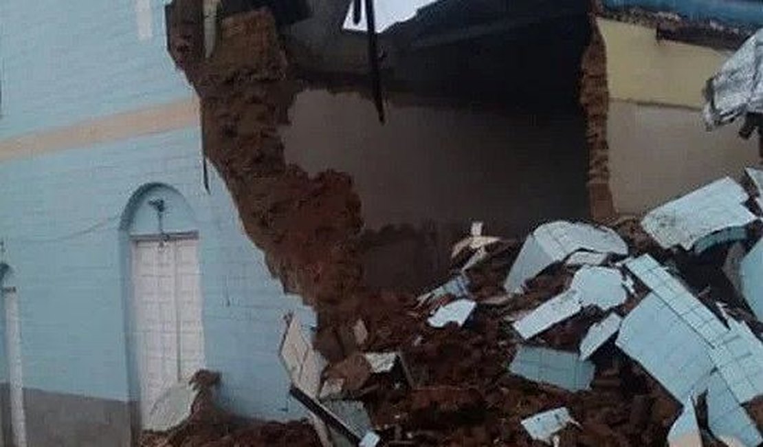 Estrutura de igreja desaba após fiéis rezarem o terço em Traipu