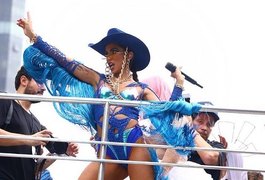 Anitta reúne 370 mil foliões em bloco no Rio de Janeiro