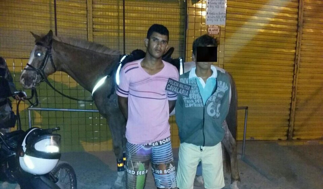 Dupla suspeita de roubar vários celulares é detida em Arapiraca