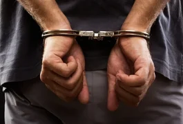 Homem é preso na casa da namorada, após esconder drogas dentro de panela de pressão