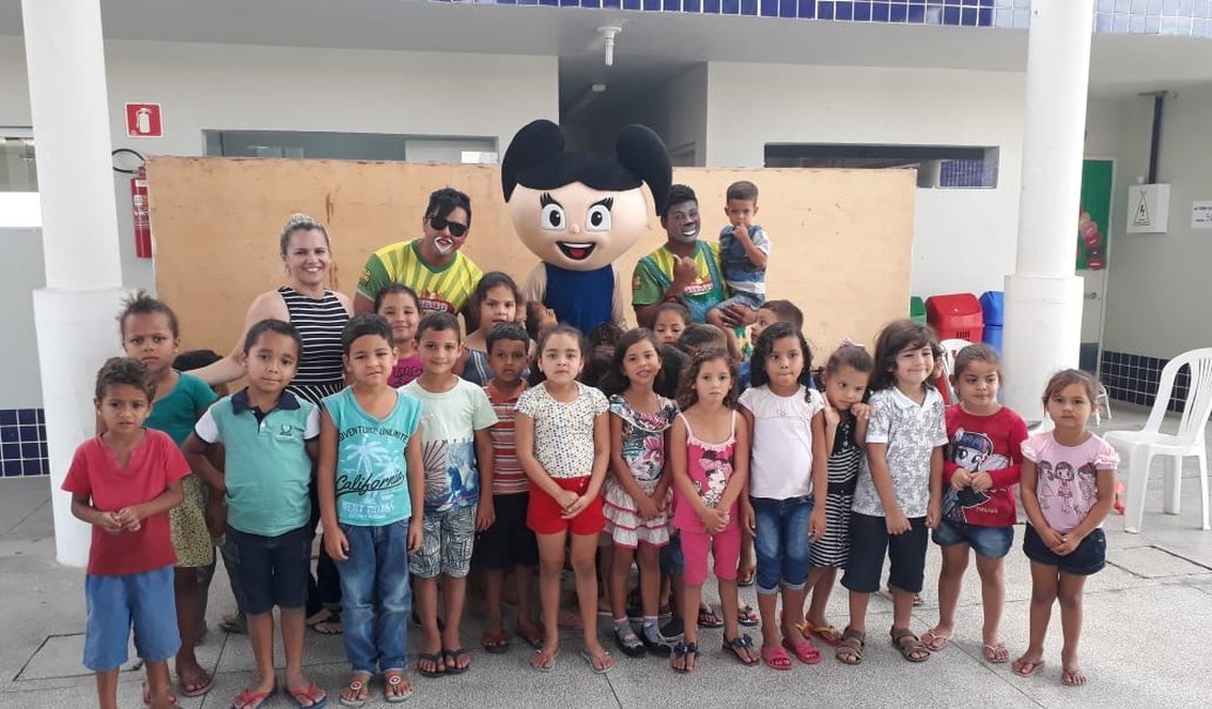 Crianças de Girau do Ponciano participam de festa para comemorar a passagem do seu dia