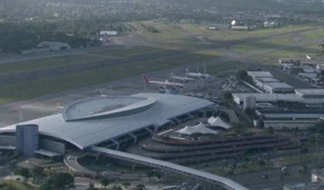 Avião faz pouso de emergência e fecha pista do Aeroporto do Recife