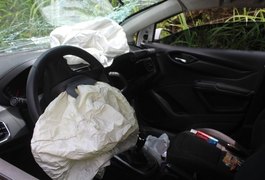 Motorista dorme ao volante e provoca acidente na BR-101