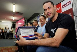 Em homenagem, alagoano relembra trajetória estudantil no Estado