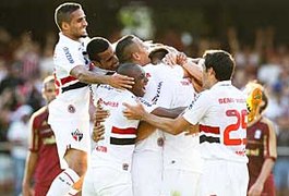 São Paulo espanta Fluminense e vence a primeira em três meses