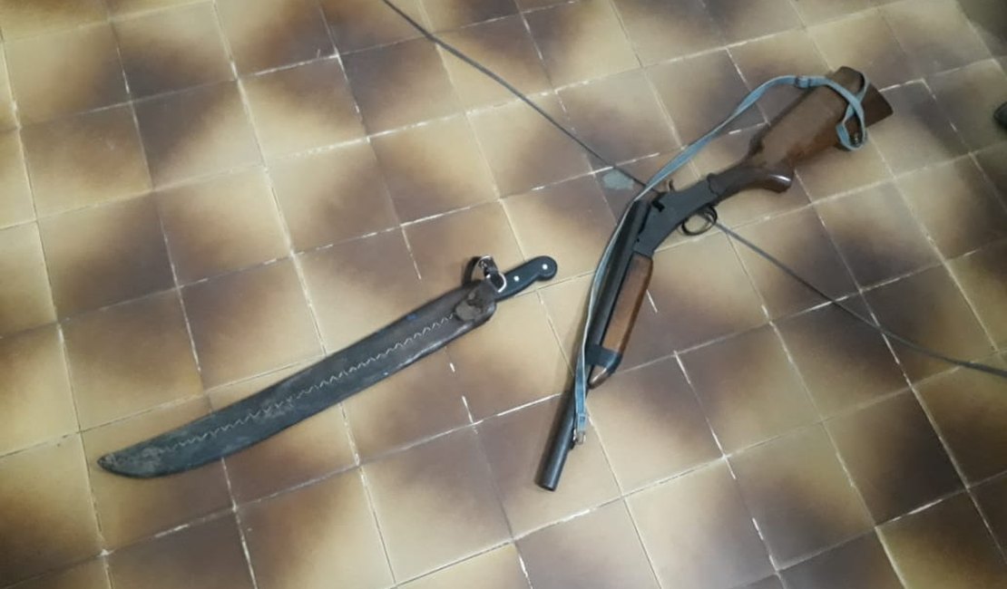 GPM de Limoeiro de Anadia prende dupla por ameaça e apreende arma de fogo na residência de um dos suspeitos