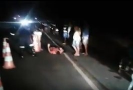 VÍDEO. Acidente entre moto e bicicleta deixa dois homens feridos em Arapiraca