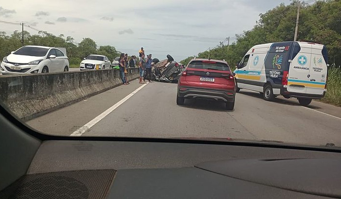 Acidente envolvendo quatro veículos é registrado na AL 101