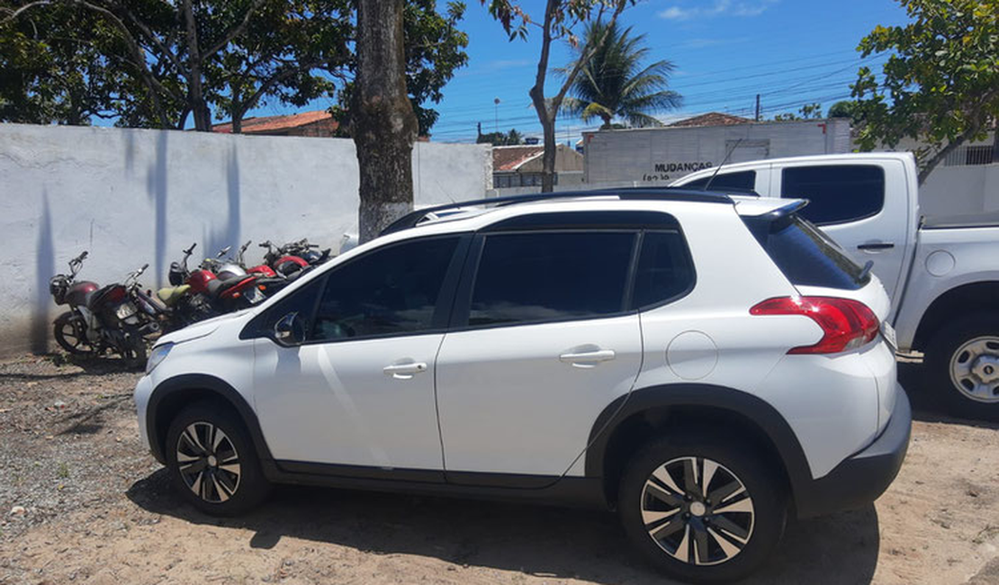 Polícia recupera carro e investiga quadrilha que furta veículos de locadoras, em Alagoas