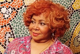 Após passar mal, Alcione é submetida a procedimento cardíaco