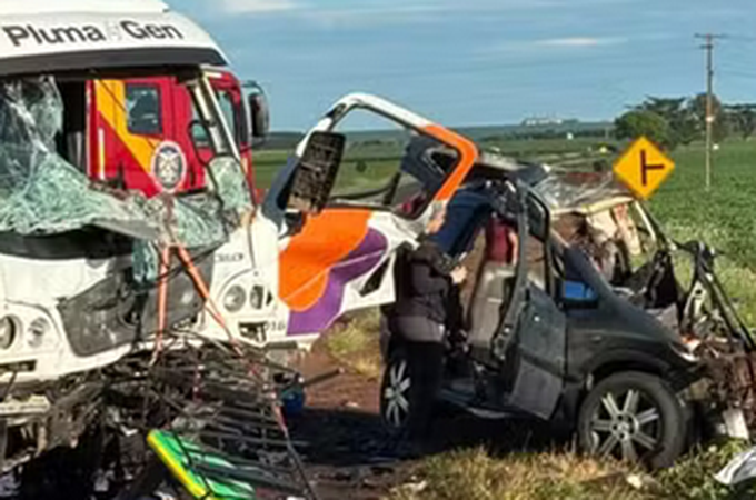 Seis pessoas da mesma família morrem em acidente enquanto voltavam da praia, no PR