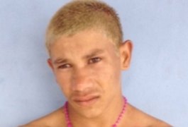 Jovem foge de delegacia em Arapiraca e é encontrado em cima de árvore