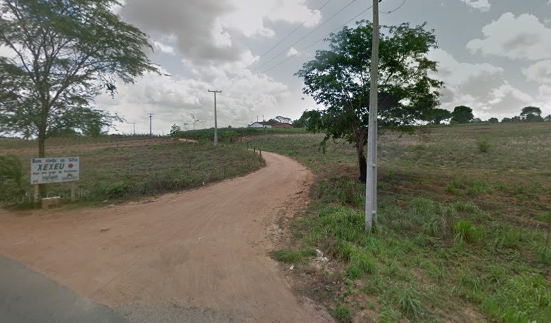 Colisão entre motocicleta e trator deixa mulher ferida na zona rural de Arapiraca