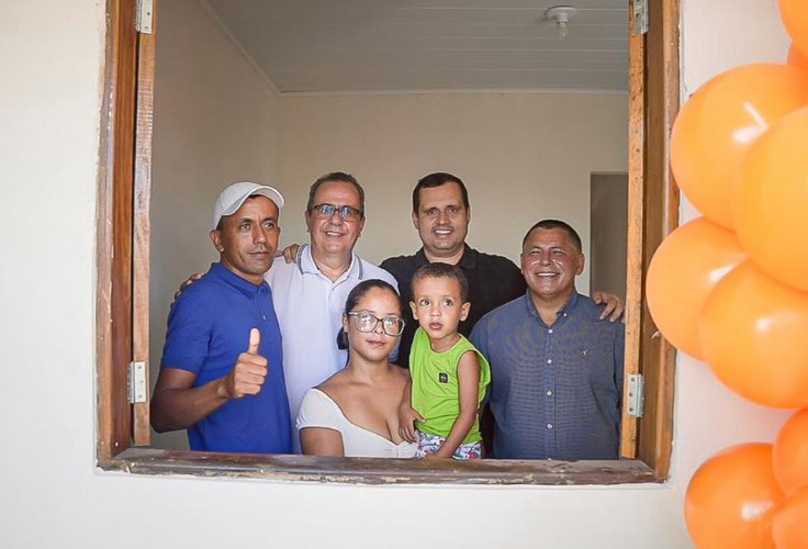 Prefeitura entrega obras e realiza sonho da casa própria para famílias craibenses