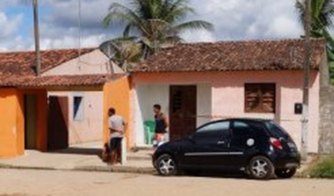 Homem comete suicídio atirando na própria cabeça em Penedo