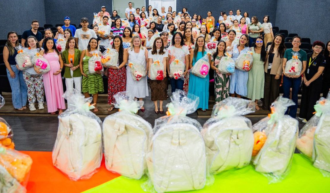 Arapiraca fortalece cuidado com gestantes e entrega 65 novos enxovais do projeto Mãe Arapiraquense
