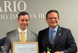 Deputados Marcelo Victor e Bruno Toledo recebem Comenda Senador Benedito de Lira em Satuba