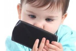 Por que o uso de celulares e tablets  pode prejudicar o desenvolvimento infantil?