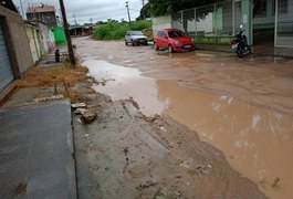 Vídeo. Ruas de barro e esburacadas atrapalham vida de moradores e condutores de Arapiraca