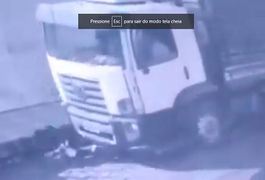 VÍDEO. Caminhão passa por cima de moto no bairro Brasília, em Arapiraca
