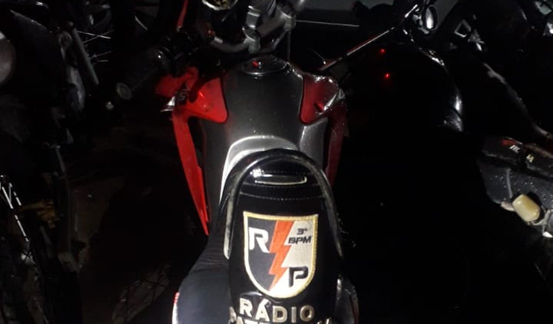Rádio Patrulha localiza moto roubada, na Feira da troca em Arapiraca