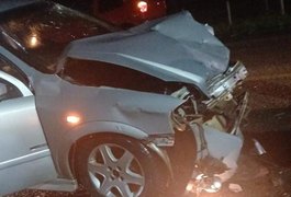 Grave acidente entre carro e trator é registrado na AL-115, em Igaci