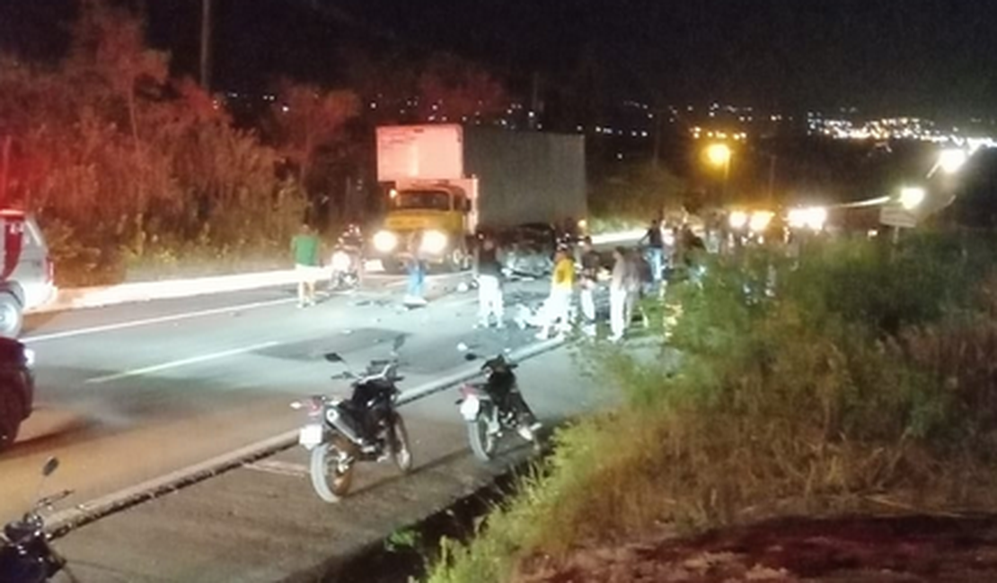 Colisão deixa vítima fatal e pessoas feridas entre Santana do Ipanema e Dois Riachos