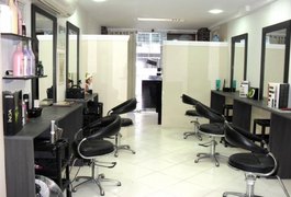 Bandidos arrombam salão de beleza em Arapiraca